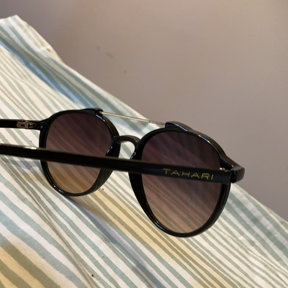 COPY - Tahari sunglasses - Picture 2 of 6